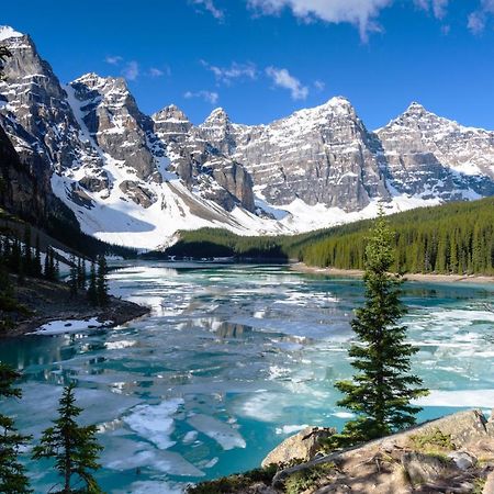 Spectacular Mountain View Corner Unit Pool Hot Tub Park Pass Apartman Canmore Kültér fotó