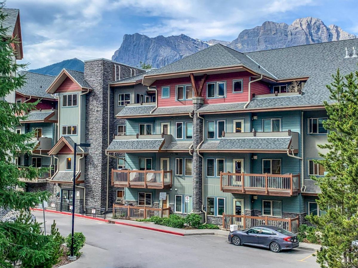 Spectacular Mountain View Corner Unit Pool Hot Tub Park Pass Apartman Canmore Kültér fotó
