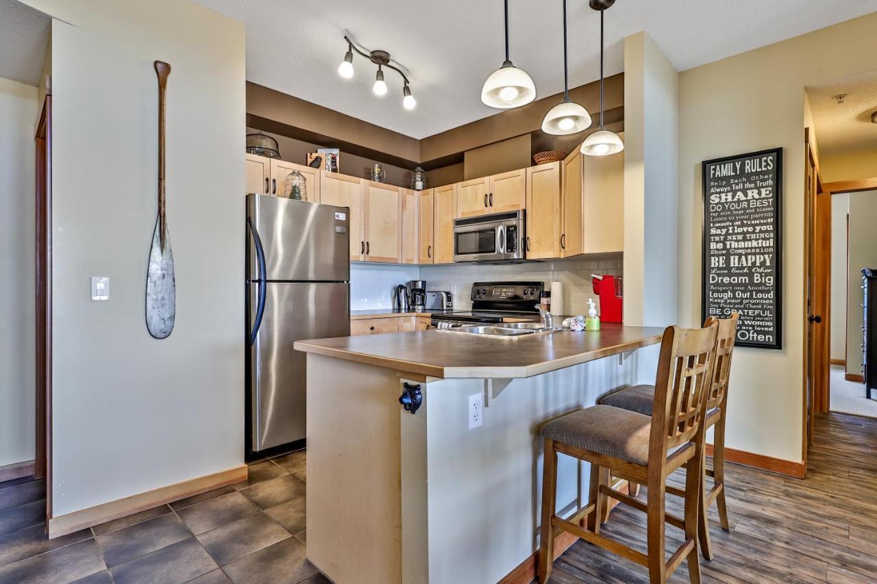 Spectacular Mountain View Corner Unit Pool Hot Tub Park Pass Apartman Canmore Kültér fotó