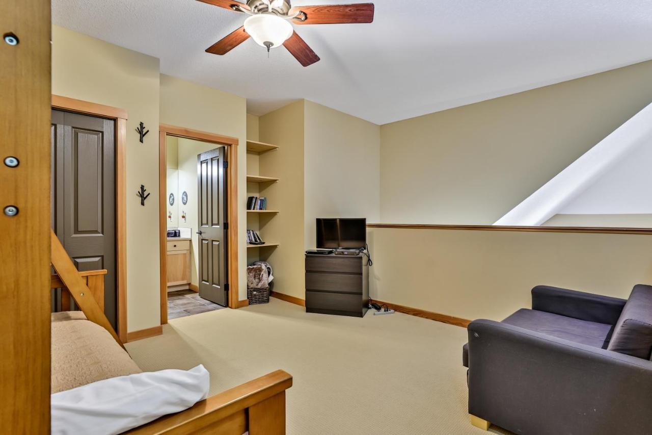 Spectacular Mountain View Corner Unit Pool Hot Tub Park Pass Apartman Canmore Kültér fotó