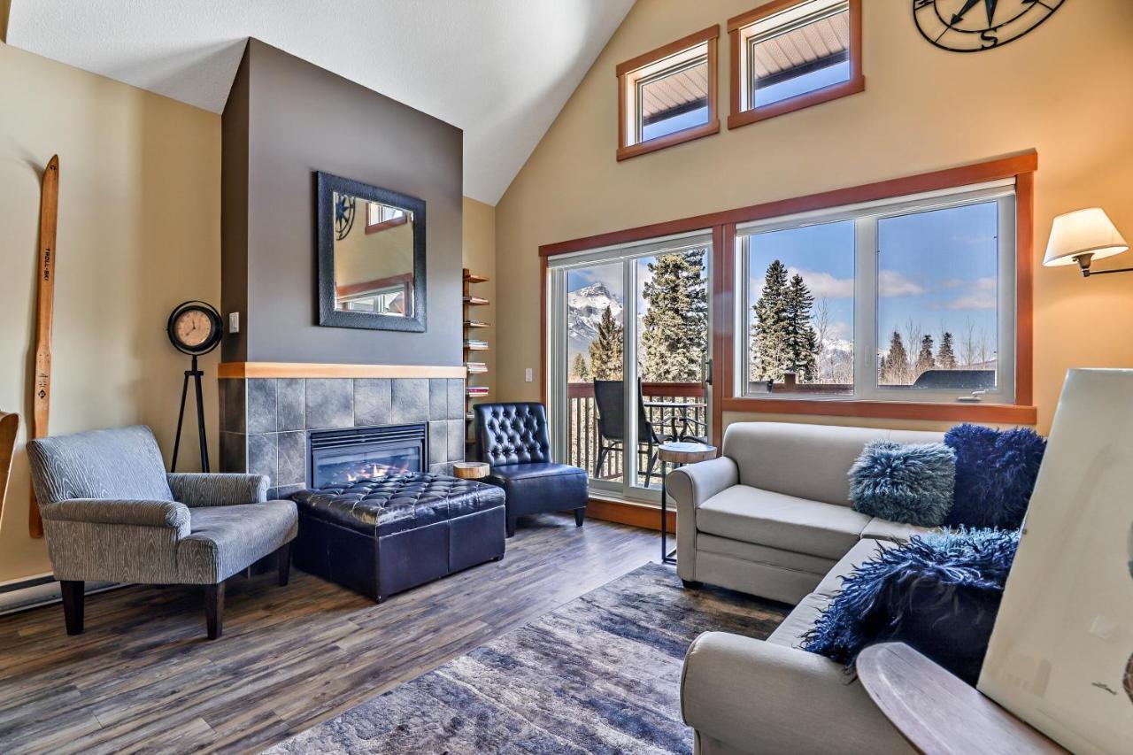Spectacular Mountain View Corner Unit Pool Hot Tub Park Pass Apartman Canmore Kültér fotó