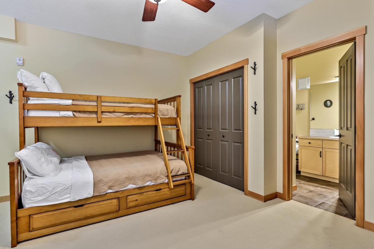 Spectacular Mountain View Corner Unit Pool Hot Tub Park Pass Apartman Canmore Kültér fotó