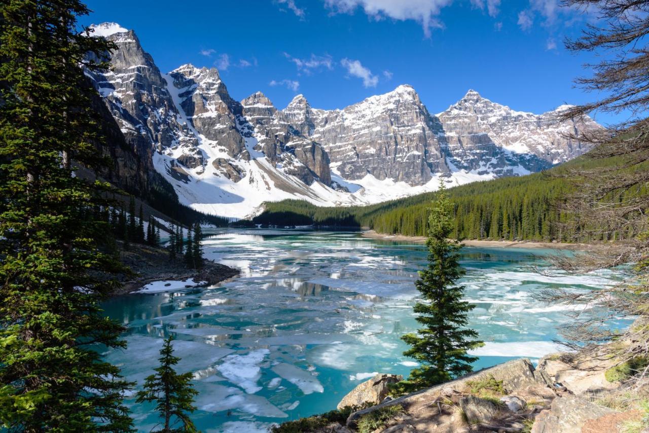 Spectacular Mountain View Corner Unit Pool Hot Tub Park Pass Apartman Canmore Kültér fotó