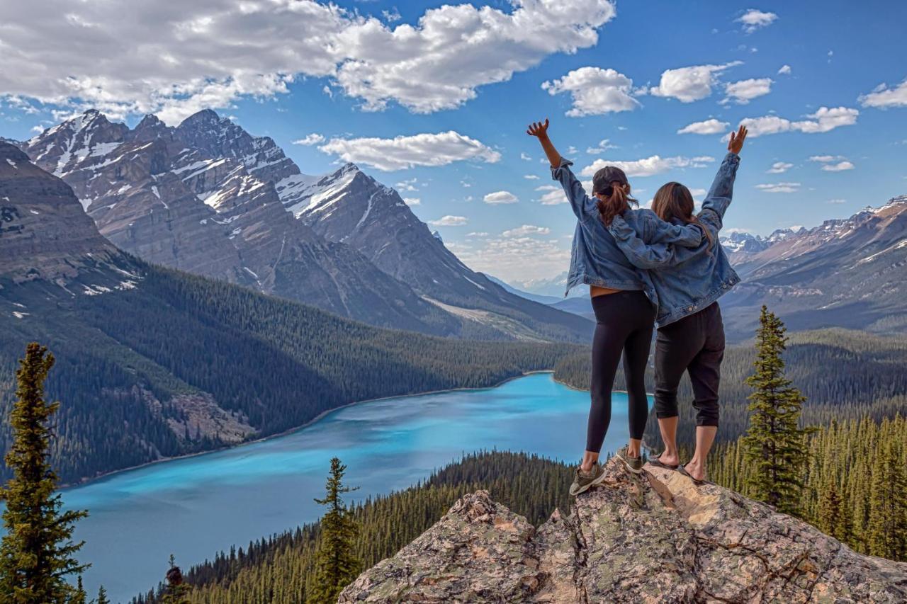 Spectacular Mountain View Corner Unit Pool Hot Tub Park Pass Apartman Canmore Kültér fotó